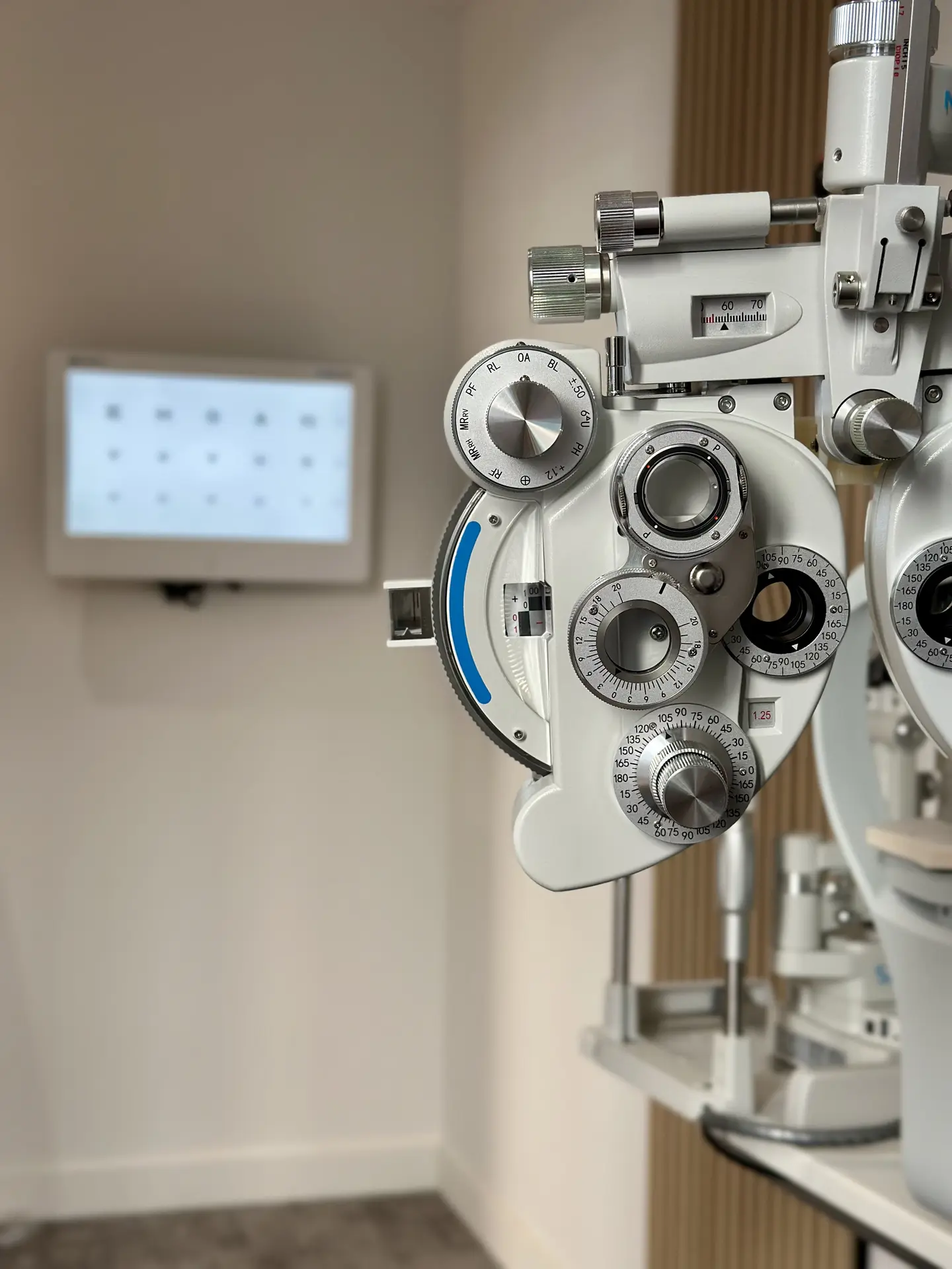 espace de test de la vue opticien avec tete de refraction 